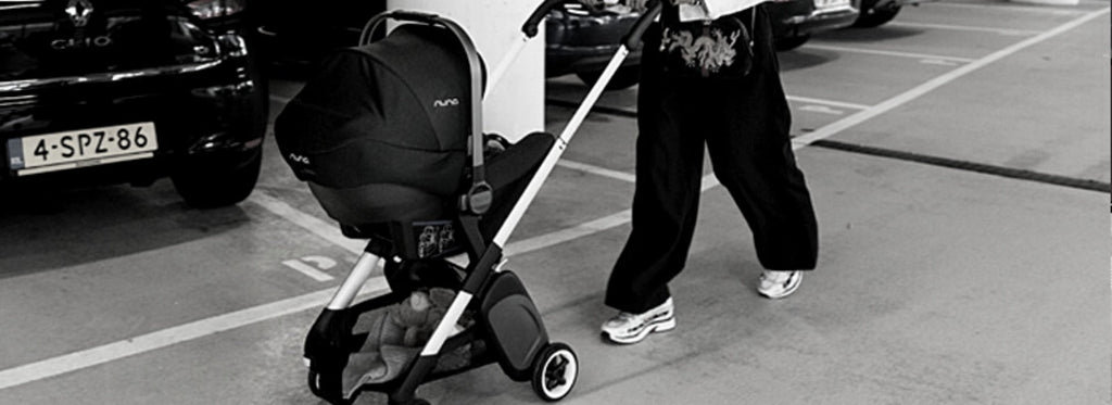 Sue: Car seat and compatible stroller with adjustable handlebar and parent-facing solution for a newborn - PramFox Singapore