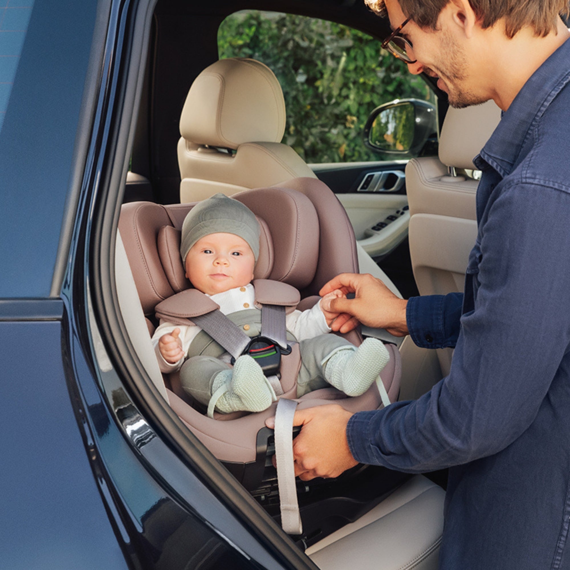 Britax Swivel Convertible Car Seat - PramFox Singapore
